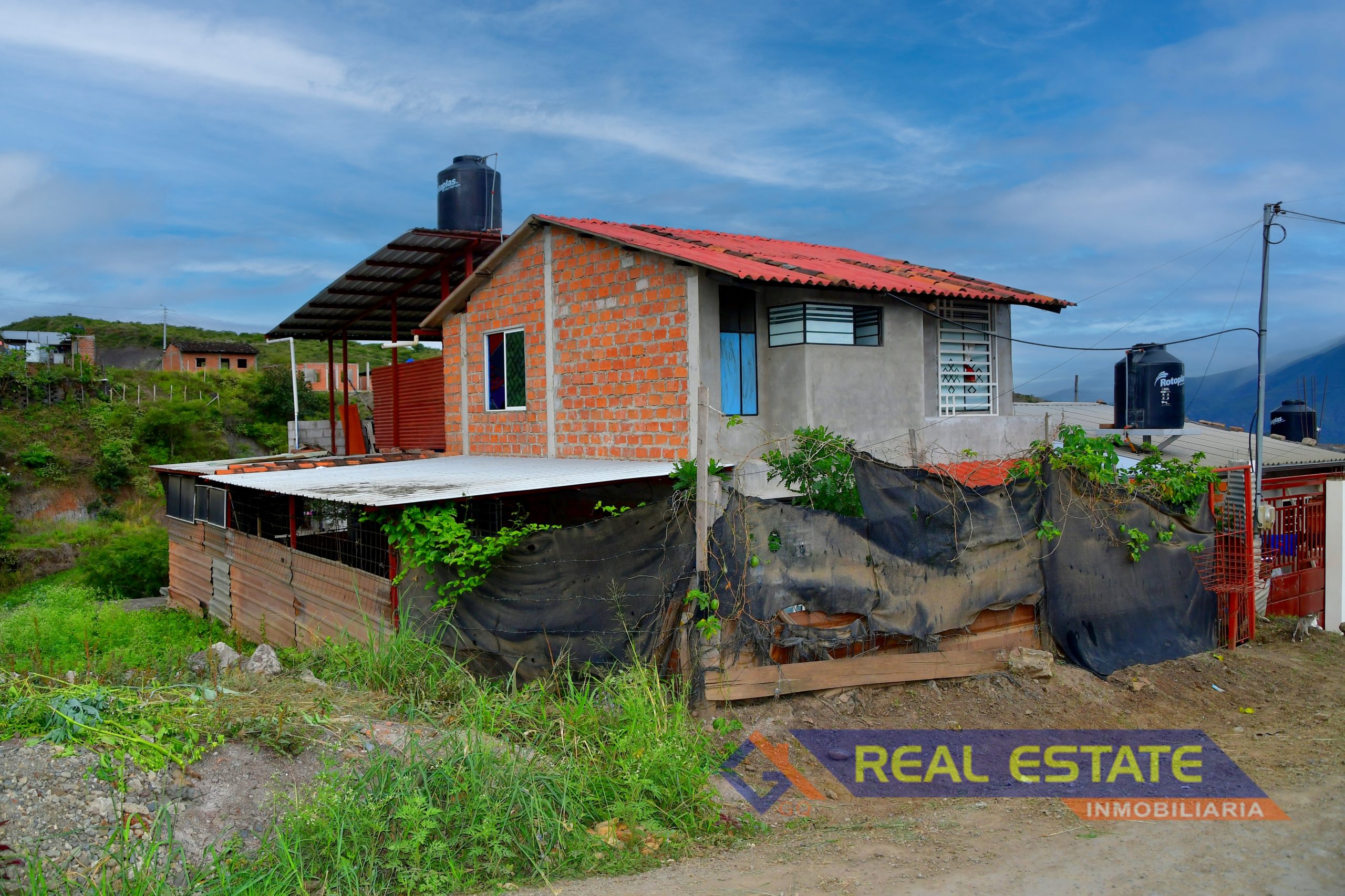 SE VENDE CASA DE DOS PLANTAS EN CATAMAYO. SE VENDE CASA DE DOS PLANTAS EN CATAMAYO.